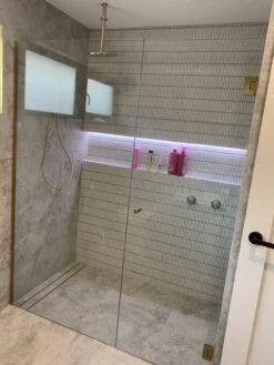 Gem Series (A) Fully Frameless Shower Screen (Door Hinges On Wall) Front Glass -HERA BATHWARE gem series a fully frameless shower screen door hinges on wall front glasschrome778 1000mmshower screenconvex 124581