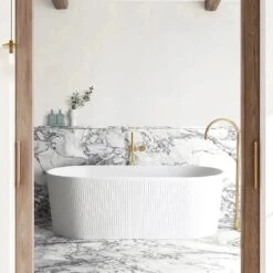 NORA Matte White Free Standing Bathtub